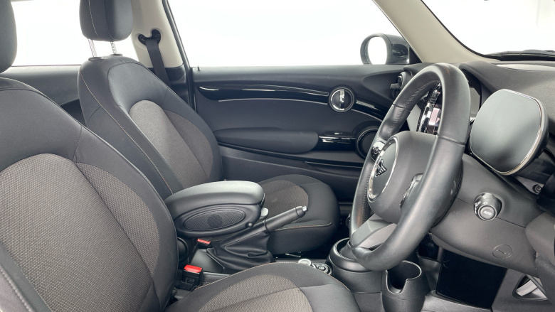 MINI Hatchback 1.5 Cooper Classic 3dr Auto Petrol Hatchback